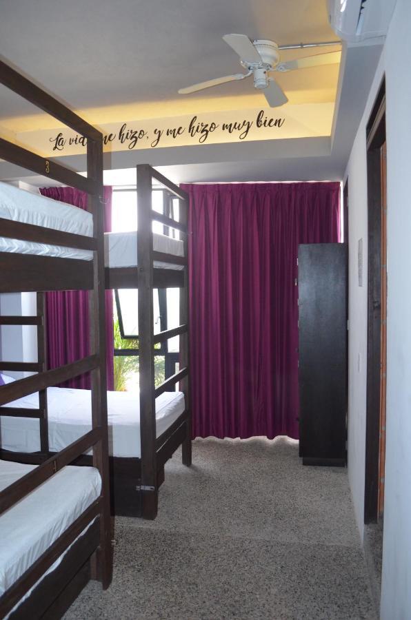 פוארטו ואלארטה Los Muertos Hostal מראה חיצוני תמונה