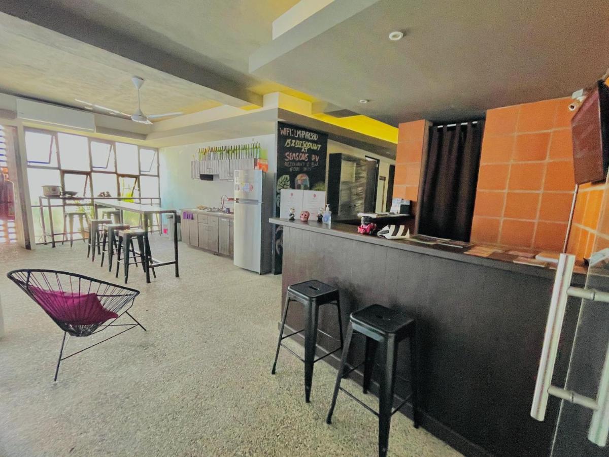 פוארטו ואלארטה Los Muertos Hostal מראה חיצוני תמונה